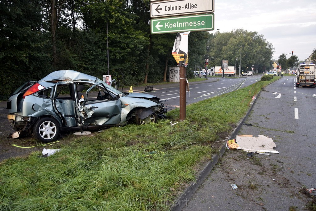 Schwerer VU Koeln Dellbrueck Bergisch Gladbacherstr Herler Ring P100.JPG - Miklos Laubert